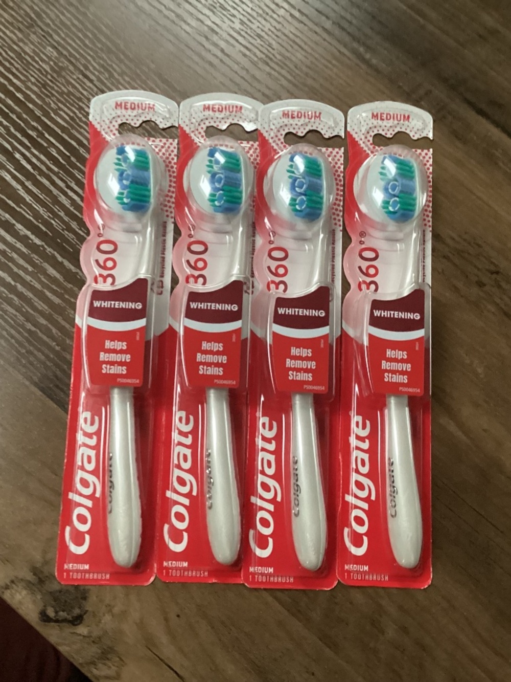 Colgate 360 Whitening Medium Toothbrushes (4 Pack) New